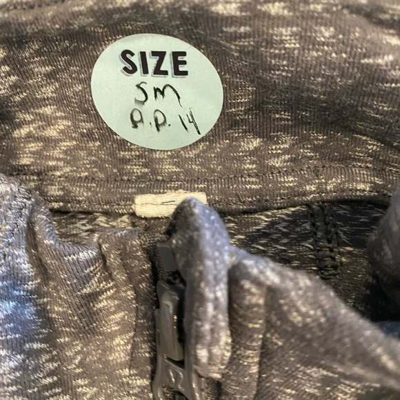 Lululemon define Jacket size small ptp 14 - Picture 3 of 6